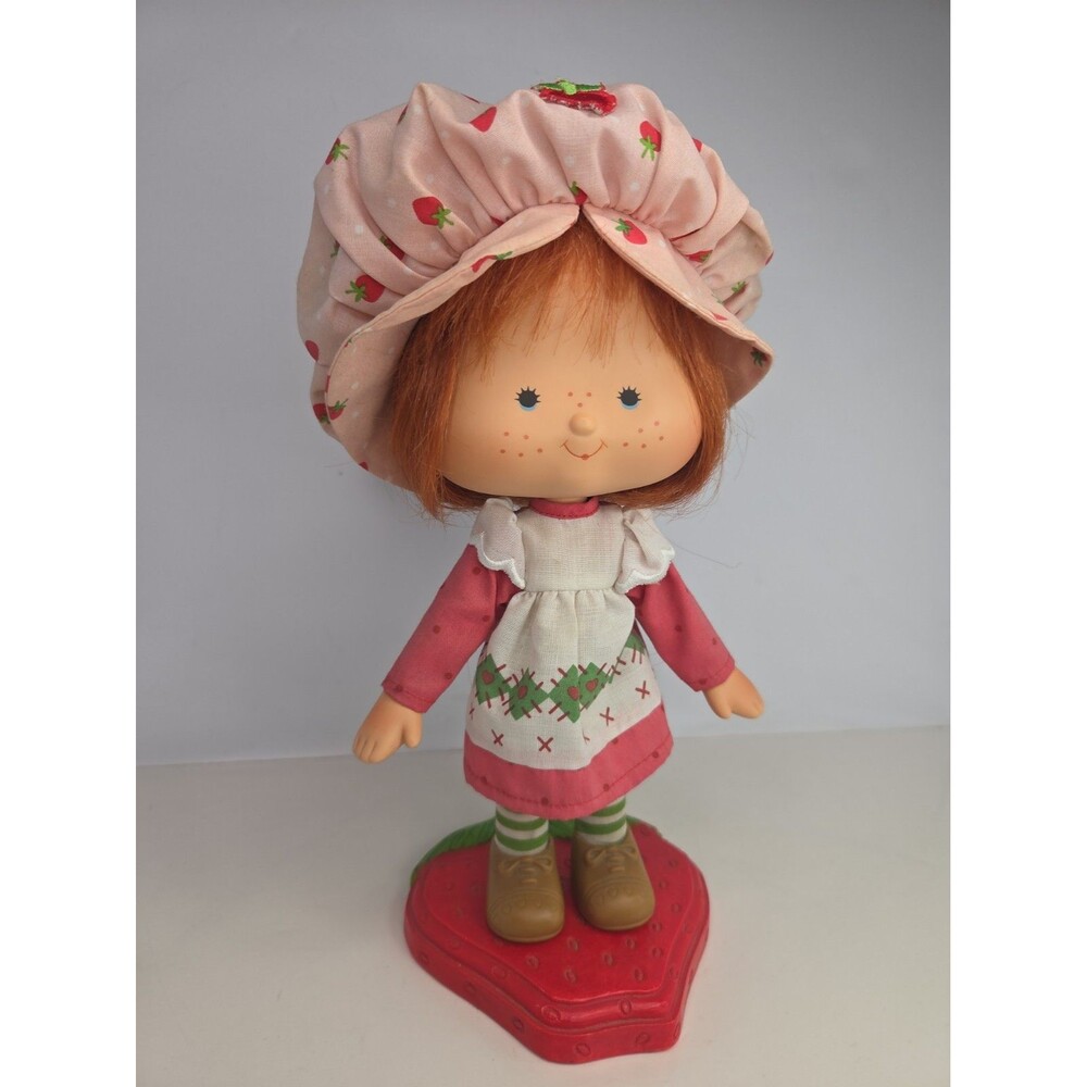 Danbury Mint Strawberry Shortcake 12" Porcelain Doll 2004 COA Hat Brush Complete